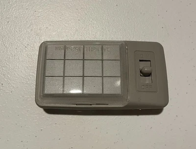 Conjunto de luces domo área escotilla trasera Isuzu Rodeo 2000-2004 beige OEM Foto 1 de 3