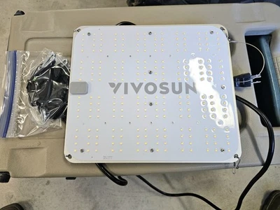 VIVOSUN VS1000E LED Grow Light Full Spectrum 2.5 μmol/J 2x2ft Indoor Plants Grow - Image 1 of 4