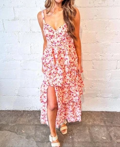 Astr Mittsommer Maxikleid mit Ösen Stufen Rosa - Bild 1 von 7