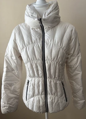 Chaqueta Guess Marfil Plumón Acolchada Pequeña Esquí Cremallera Completa Ajustada Calle Preppy Foto 1 de 4