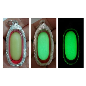 Leklai Glows in the Dark Highly Revered Substance in Thailand Thai Amulet - Imagen 1 de 6
