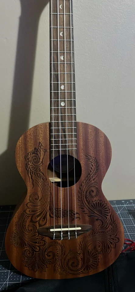 Ukulele elétrico tenor Luna Henna Dragon mogno - Novo com estojo leve - Imagem 1 de 4