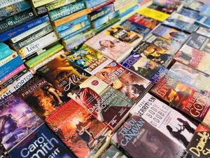 Joblot of 40-50+ (15kg) Paperback Books – FREE NEXT DAY SHIPPING - Picture 1 of 4