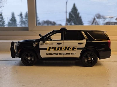 POLICÍA PERSONALIZADA 2025 MOTORMAX CHEVY TAHOE SAN ANTONIO DEPARTAMENTO DE POLICÍA DE TEXAS Foto 1 de 4