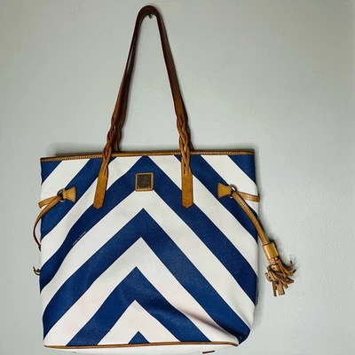 Bolso de Mano Bailey DOONEY & BOURKE Blanco Marino Chevron Zigzag Flecos Acento Foto 1 de 4