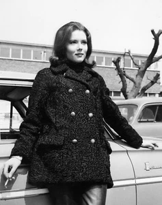 The Avengers Diana Rigg 8x10" foto AA9153 - Foto 1 di 1