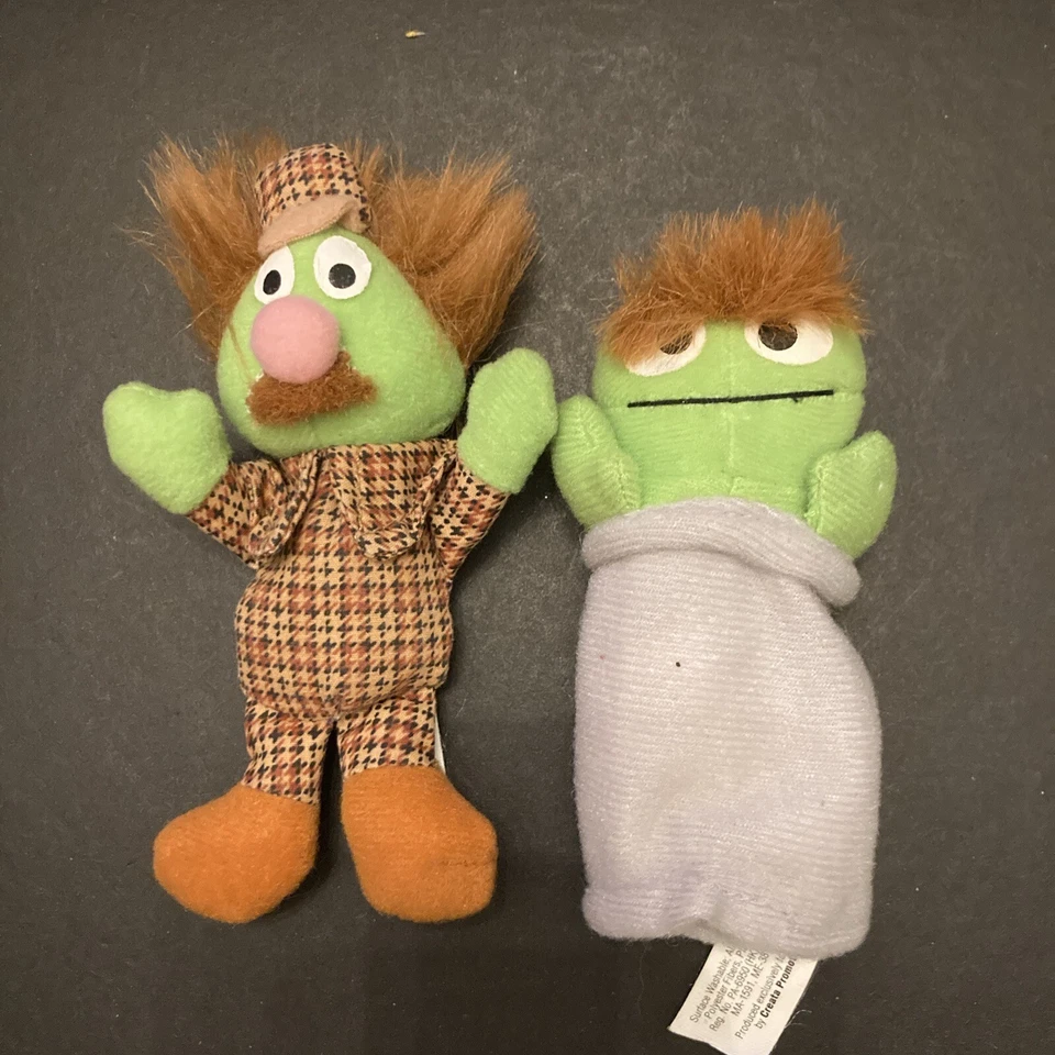LOTE de 2 peluches vintage de Plaza Sésamo de 5” Sherlock Hemlock y 4” Oscar Kelloggs Foto 1 de 4