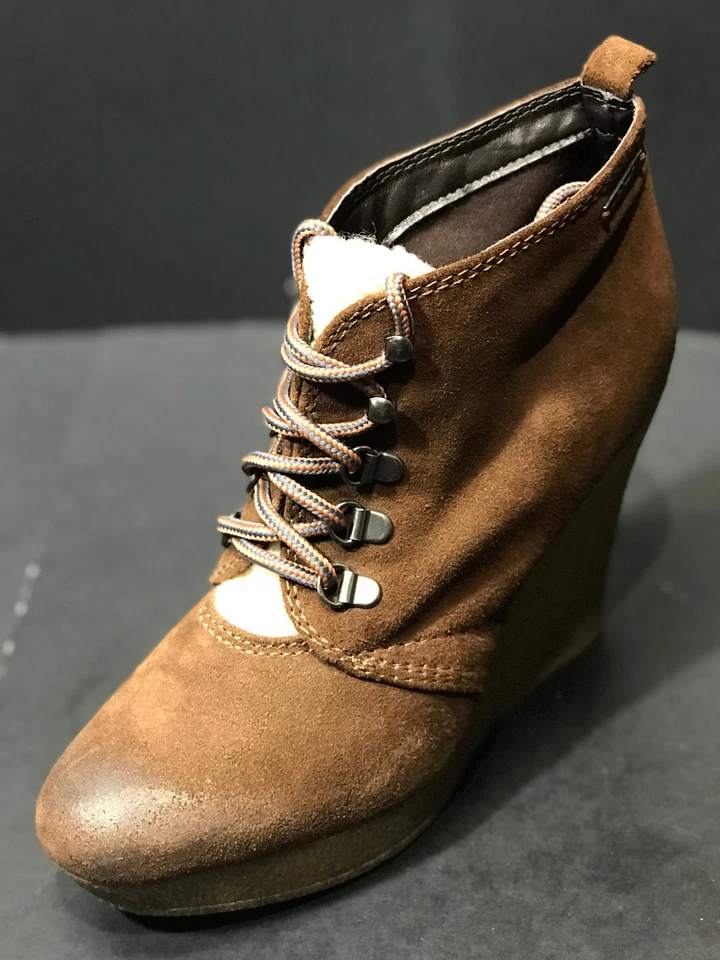 DIESEL 女式深棕色 Distress 麂皮绒楔形短靴不匹配尺寸 EU L 38/R 37 — 第 1/4 张图片