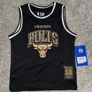 Camiseta deportiva Ultra Game negra dorada bordada de los Chicago Bulls talla 4 nueva con etiquetas - Imagen 1 de 2