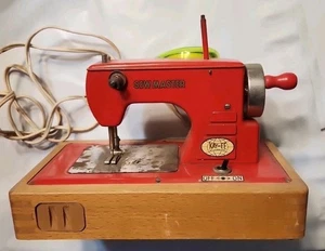 Kinder Vintage KAYanEE Sew Master Rot Nähmaschine Berlin Germany. FUNKTIONIERT! - Bild 1 von 5