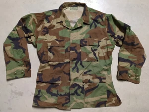 Abrigo/camisa de combate BDU camuflaje bosque militar de Estados Unidos grande regular templado/frío - Imagen 1 de 11