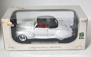 Signature Models 1939 Lincoln Zephyr 1:18 DieCast Pearl White w/ Red Interior - Picture 1 of 24