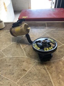 2001-2006 SUZUKI GRAND VITARA POWER STEERING PUMP W RESERVOIR OEM - Picture 1 of 9