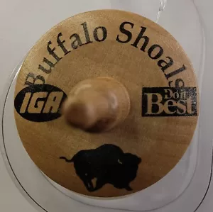Buffalo Shoals IGA Supermercado Hazlo Mejor Hardware Newton NC Promocional Top Juguete - Imagen 1 de 2