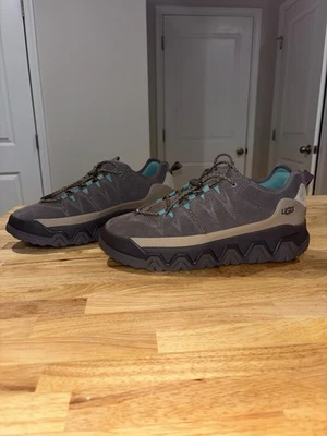 UGG 男式低帮远足运动鞋棕色麂皮绒户外小径鞋 11 1/2 码 — 第 1/4 张图片