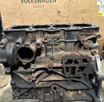 VOLKSWAGEN PASSAT 2012-2014 2,0 L CKRA bloque de motor desnudo con tapas principales OEM genuino Foto 1 de 4