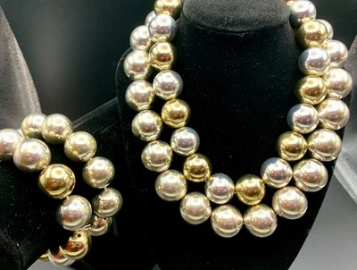 Juego de 2 pares de perlas gruesas de bola tono dorado y plateado de colección Foto 1 de 3