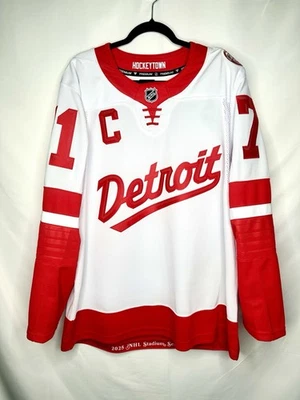 Detroit Red Wings Fanatics 2025 Stadium Series Jersey #71 Larkin (52) - Image 1 of 4