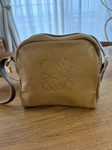 LOEWE Schultertasche Anagramm Senf Leder Vintage Damen gebraucht aus Japan - Bild 1 von 9