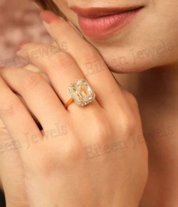 Anillo de compromiso de moissanita enchapado en oro de 18 quilates anillo de corte esmeralda - Imagen 1 de 5