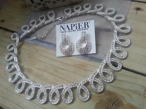 "Napier" Silber Platte & Kristall "Loop" Design Halskette & Kompliment Ohrringe - Bild 1 von 8