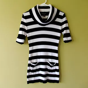 INC Petite Wasserfallausschnitt Pullover schwarz-weiß gestreift Strick mit Taschen (Größe P/M) - Bild 1 von 3