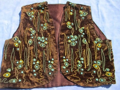 gilet en velours de soie marron brodé de soie et perles de verre début XX - Photo 1/4