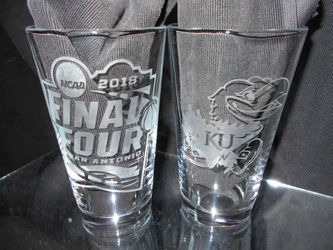 2018 FINAL FOUR CONTENDER UNIVERSITY of KANSAS JAYHAWKS ETCHED 16oz PINT GLASSES Cover