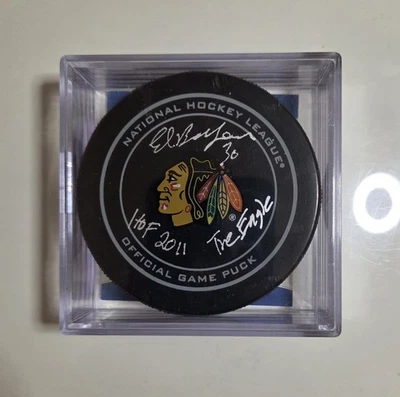 Ed Belfour The Eagle Firmado Inscrito Juego Oficial Puck Chicago Blackhawks Salón de la fama Foto 1 de 2