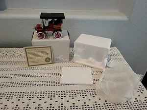Cadillac Modelo B Surrey 1904 Top Rojo 1/32 Die Cast Metal Coche Coleccionable en Caja - Imagen 1 de 22