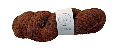 GRENOUILLE CO. Encantador hilo marrón picante - Color de digitación: ¡Escapada a la cabaña secreta! Foto 1 de 3