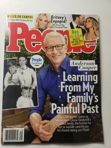 People Exclusive Magazine September 27, 2021 Anderson Cooper - Ben & J-Lo   - Bild 1 von 2
