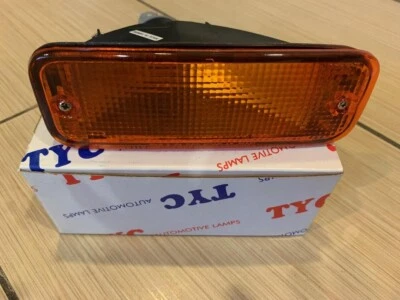 88-90 RH SIGNAL LAMP ASSY TOYOTA COROLLA  SD/WG (USA) TO2521102  81510 02020 - Image 1 of 3