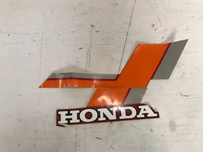 Эмблема топливного бака A5B Honda ATC 200 M 1984 R 87123-VM3-000 - Изображение 1 из 4