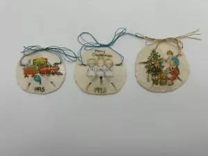 Tre Addobbi Natalizi Vintage Dollaro di Sabbia 1995 Albero, Treno, Angeli - Foto 1 di 5