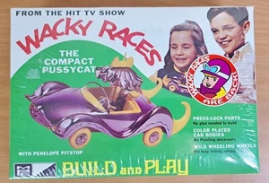 MPC Wacky Races The Compact Pussycat Car Model Kit - Snap Together MPC934/12 - Picture 1 of 8