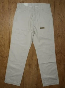 Nuevos Pantalones de mezclilla Wrangler Mountain auténticos para hombre con cremallera bolsillo ajuste cómodo marfil W32 L34 - Imagen 1 de 3