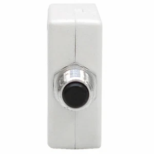 Mechanical Boat Push-to-Reset Circuit Breaker 1680-032 | 7.5A 250VAC - Foto 1 di 2