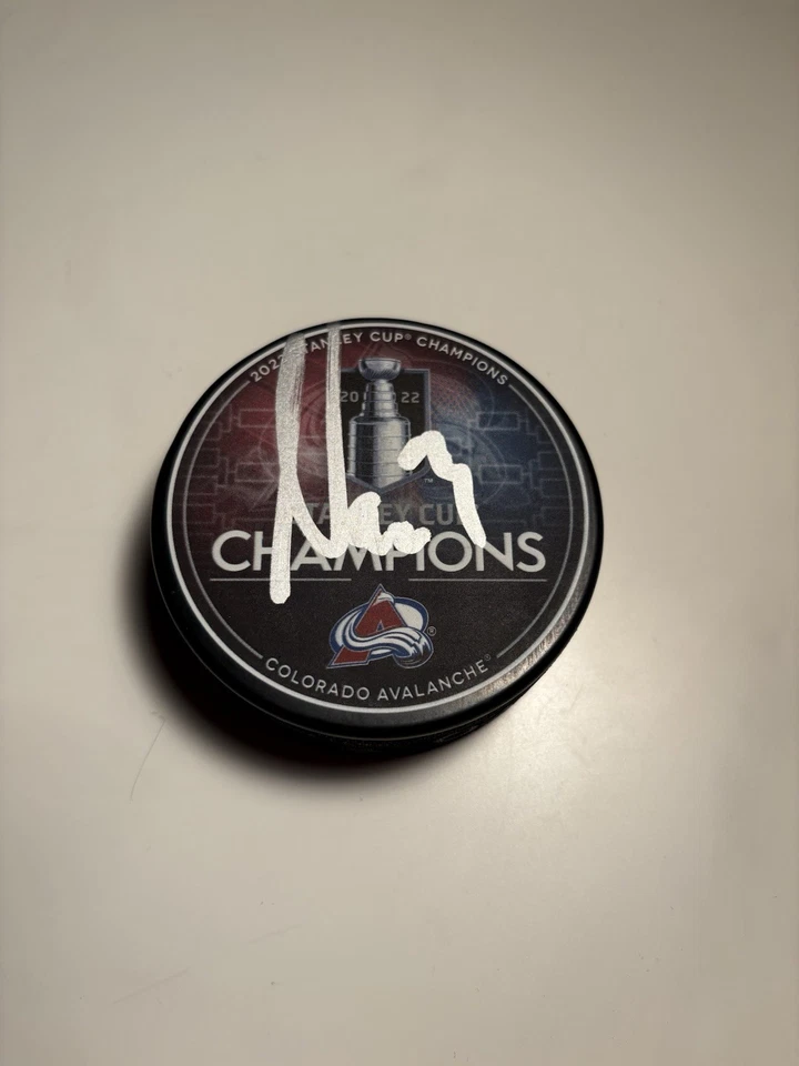 Nazem Kadri Firmado Colorado Avalanche 2022 Stanley Cup Champions Puck!! Foto 1 de 1