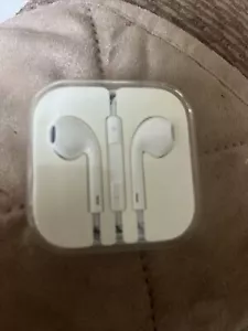Apple Earpods Headphones with 3.5mm Plug Wired Microphone Built-in Remote Earbud - Picture 1 of 2