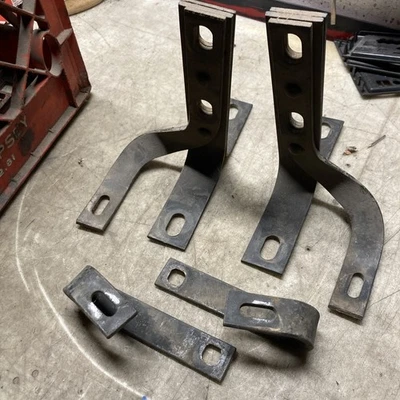 Mercedes W114 250 280 1968 1973 soporte de parachoques delantero derecho LH 114-880-07-14 Foto 1 de 4