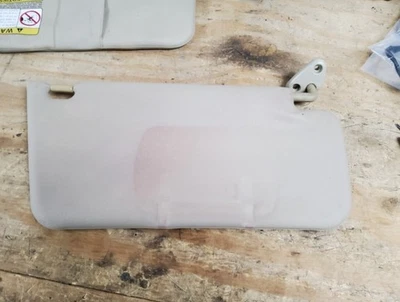 Parasol derecho pasajero Subaru Forester 1998-2002 bronceado OEM C Foto 1 de 3