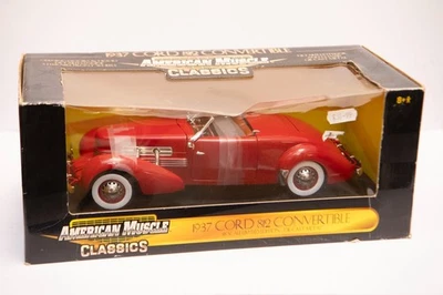 Coche modelo rojo convertible ERTL 1:18 Cord 812 American Muscle Classics Foto 1 de 4