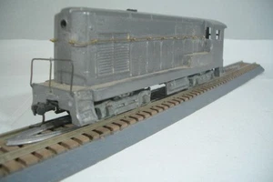 CARY LOCOMOTIVE WORKS HO FAIRBANKS MORSE DIESEL SWITCHER WITH HOBBYTOWN DRIVE - Picture 1 of 6