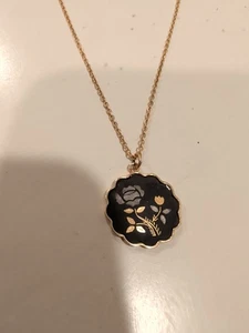 Vintage Amita japanischer Damaszener Blume Kreis Anhänger mit goldfarbener Kette. - Bild 1 von 4