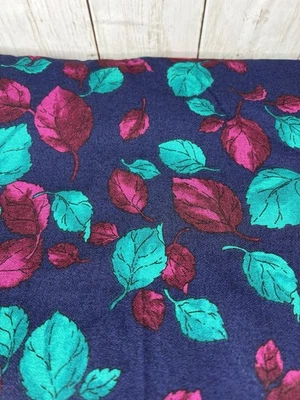 Tecido de rayon de poliéster azul folhas verdes e vermelhas 2-7/8 jardas 58" de largura Cranston - Imagem 1 de 4
