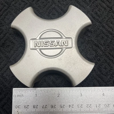 BROKE Nissan 200SX Sentra 40343 4B400 OEM Wheel Center Rim Cap Lug Hub Cover D Foto 1 de 4