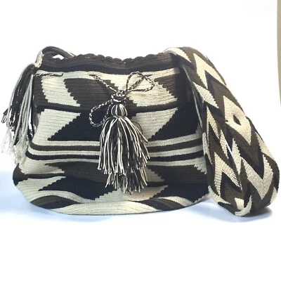 Bolso Bandolera Mochila Wayuu Colombiano Tejido Cubo Hecho a Mano Borlas Flecos Foto 1 de 4