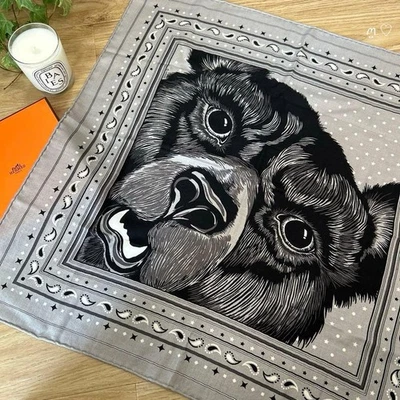 Hermes Carre H65 GRRRR 熊围巾 羊绒丝绸 灰色 Alice Shirley 带盒 — 第 1/4 张图片