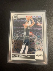 2023-24 Panini Premium Stock Victor Wembanyama Rookie Base Spurs #108 - Imagen 1 de 2